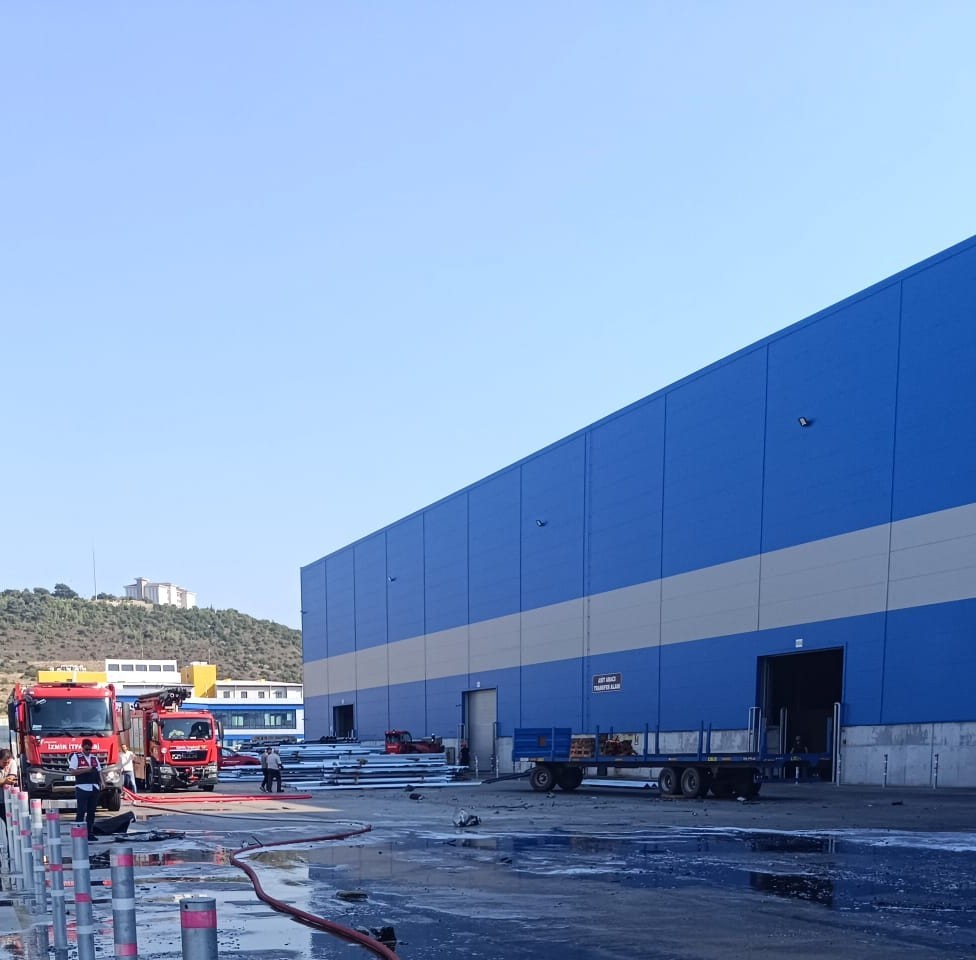 Aliağa&rsquo;da fabrikada korkutan yangın
