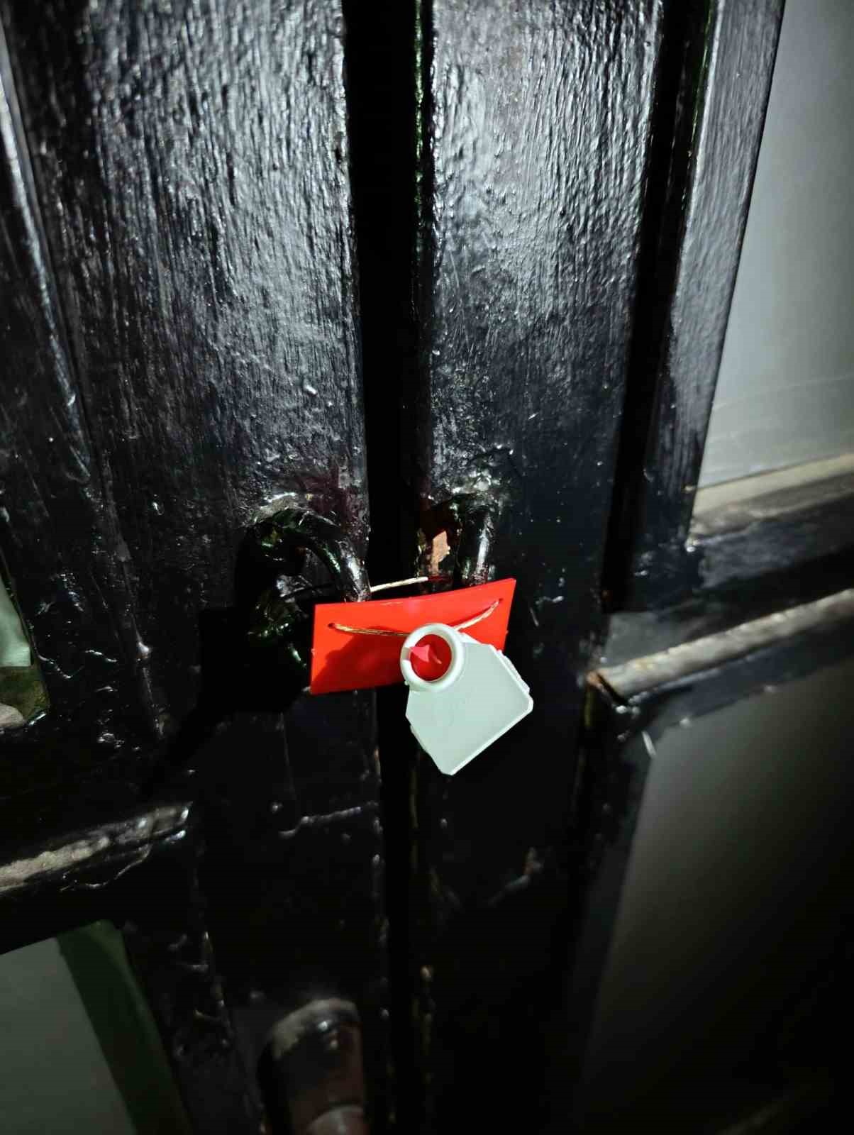 Sakarya&rsquo;da eğlence mekanı g&ouml;r&uuml;n&uuml;ml&uuml; ka&ccedil;ak i&ccedil;ki imalathanesine baskın
