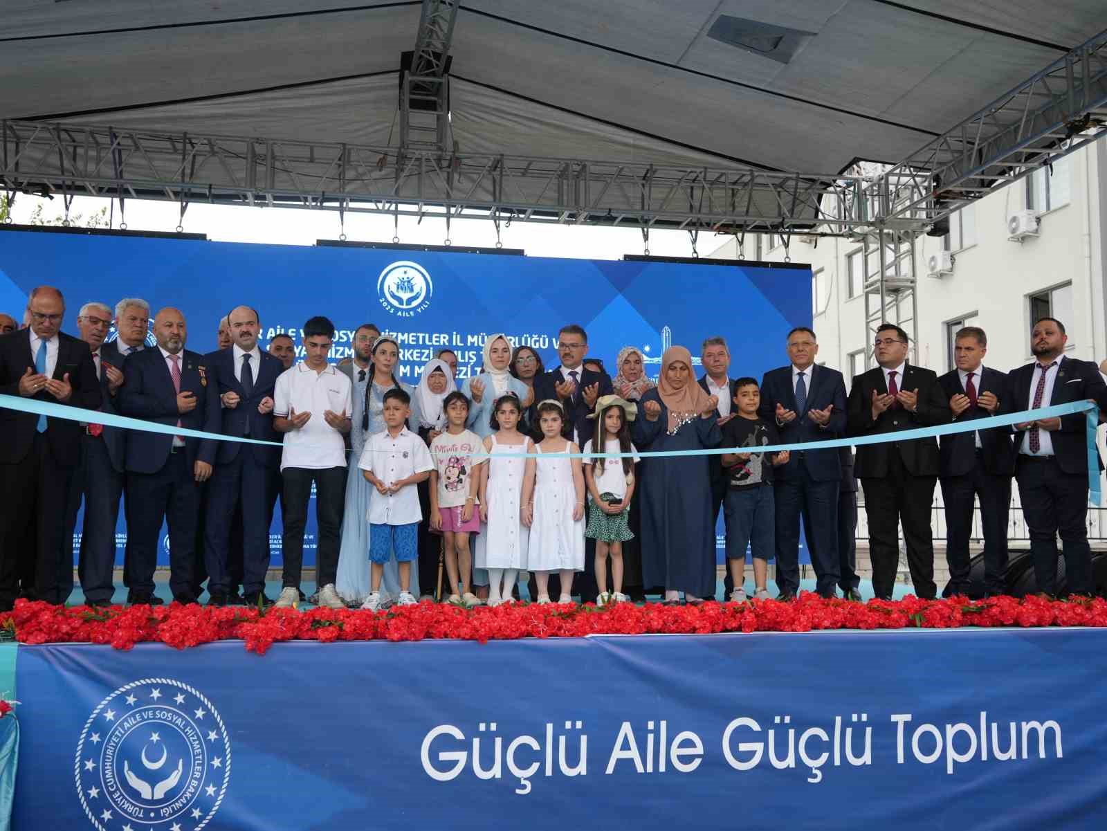 Aile ve Sosyal Hizmetler Bakanı Göktaş: "2025 Aile yılında, aile odaklı sosyal hizmet modellerimizi yaygınlaştırmaya devam edeceğiz"