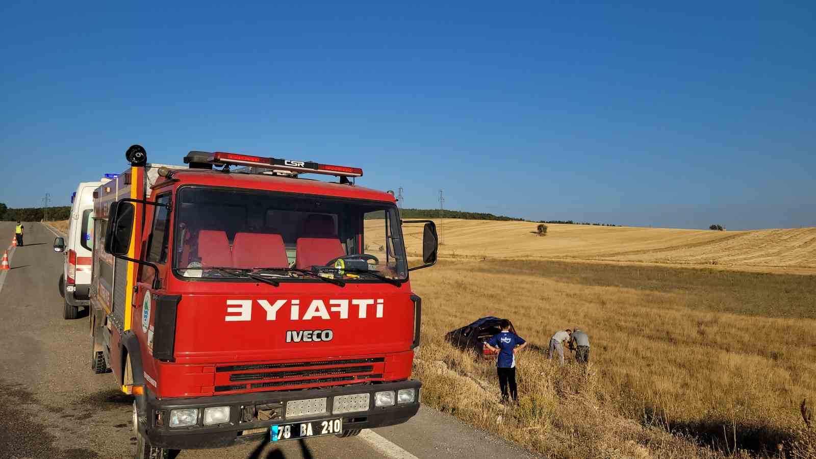 Takla atan otomobil tarlaya u&ccedil;tu: 1&rsquo;i ağır 5 yaralı
