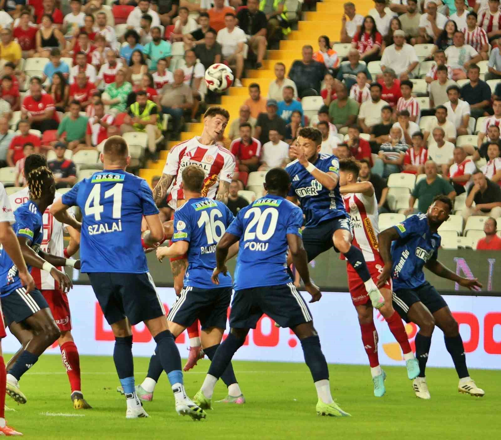 Trendyol Süper Lig: Antalyaspor: 2 - Kasımpaşa: 1 (İlk yarı)