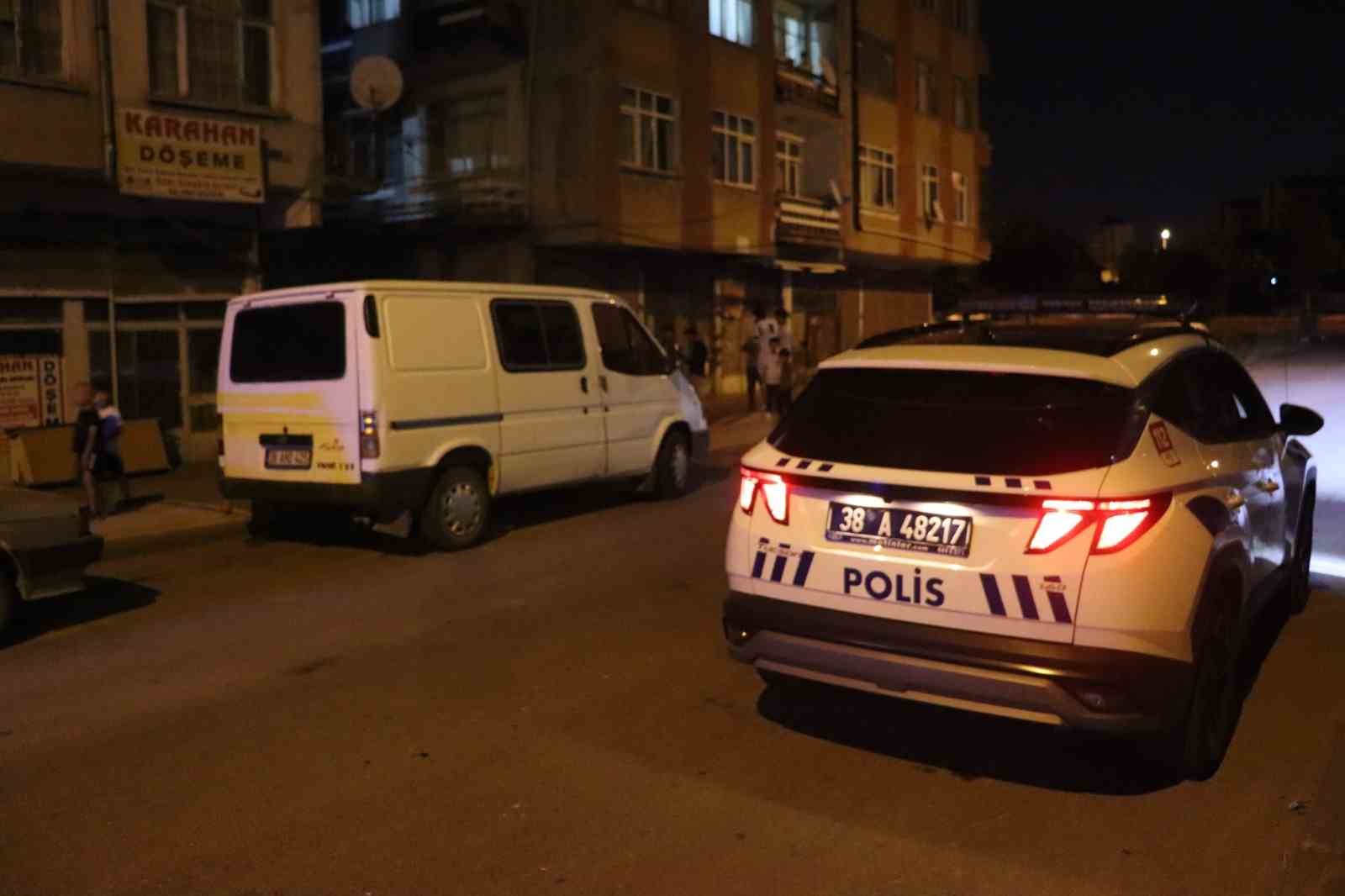 Kayseri&rsquo;de bı&ccedil;aklı kavga: 1 ağır yaralı
