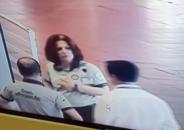 Valizinin kaybolduğunu iddia eden alkollü kadın terminali ayağa kaldırdı... O anlar kamerada