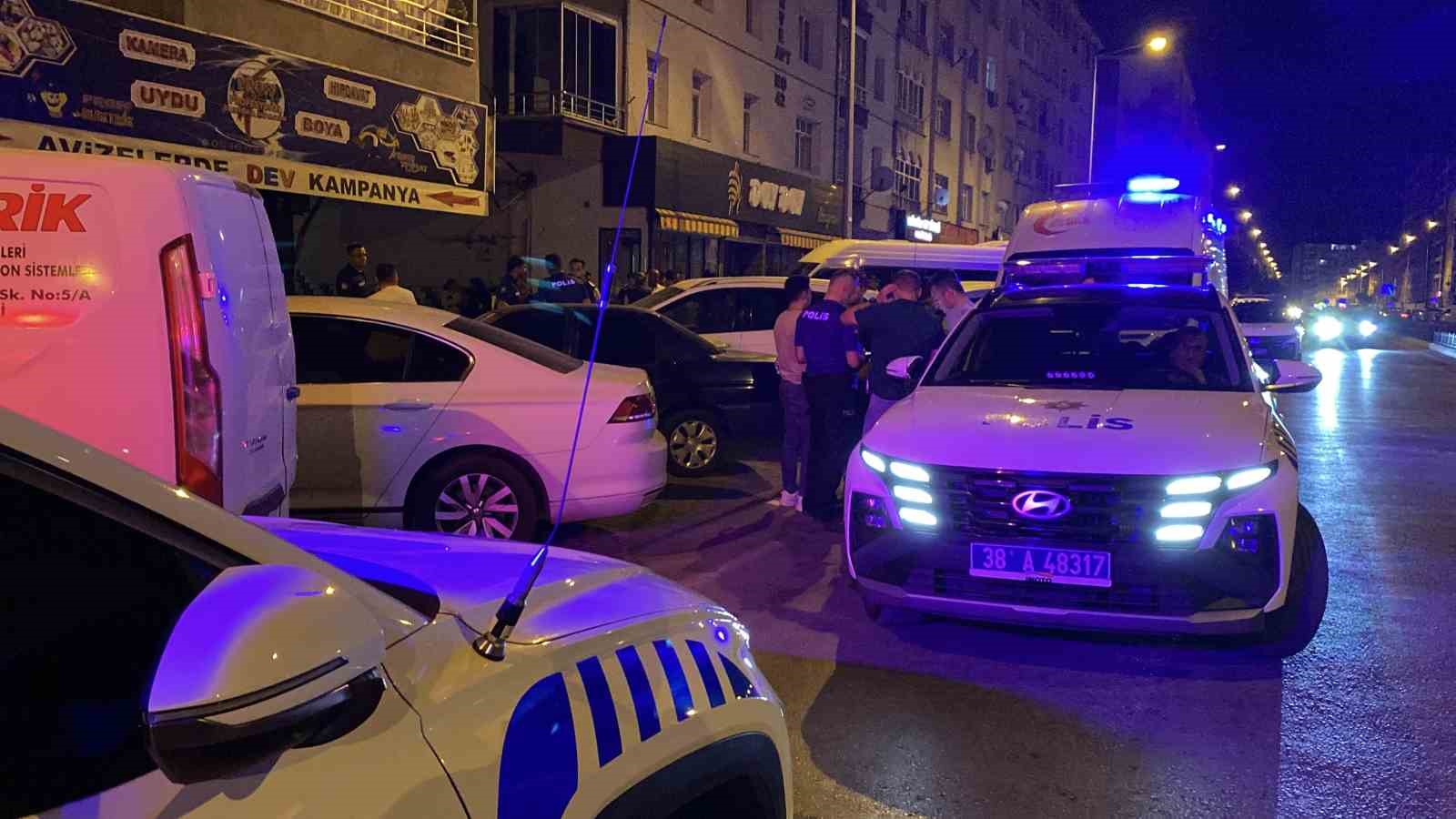 Eşini tabancayla öldüren koca, aynı silahla intihar etti