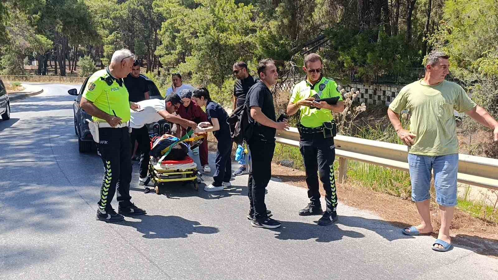 Motosikletle otomobil &ccedil;arpıştı: 2 yaralı
