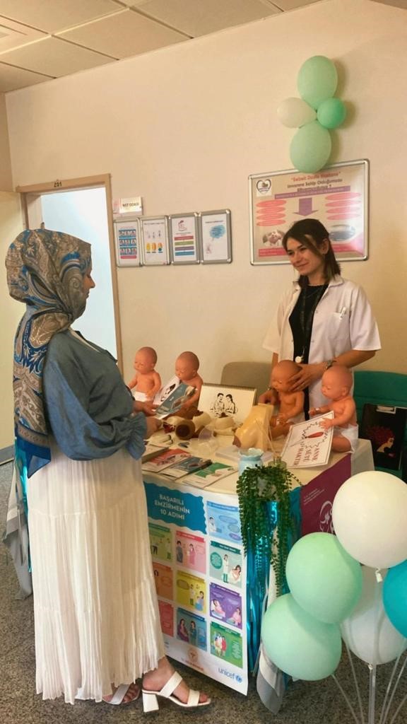 Emzirmeye dair farkındalık standı açtılar
