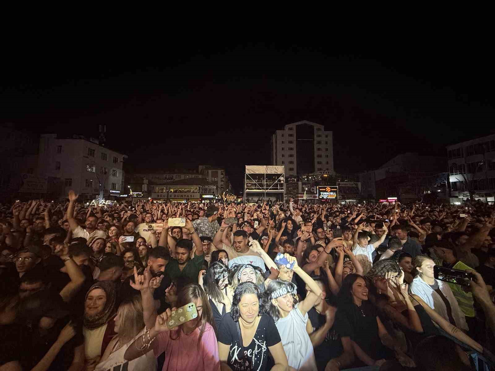 Hayko Cepkin ilk kez memleketinde konser verdi
