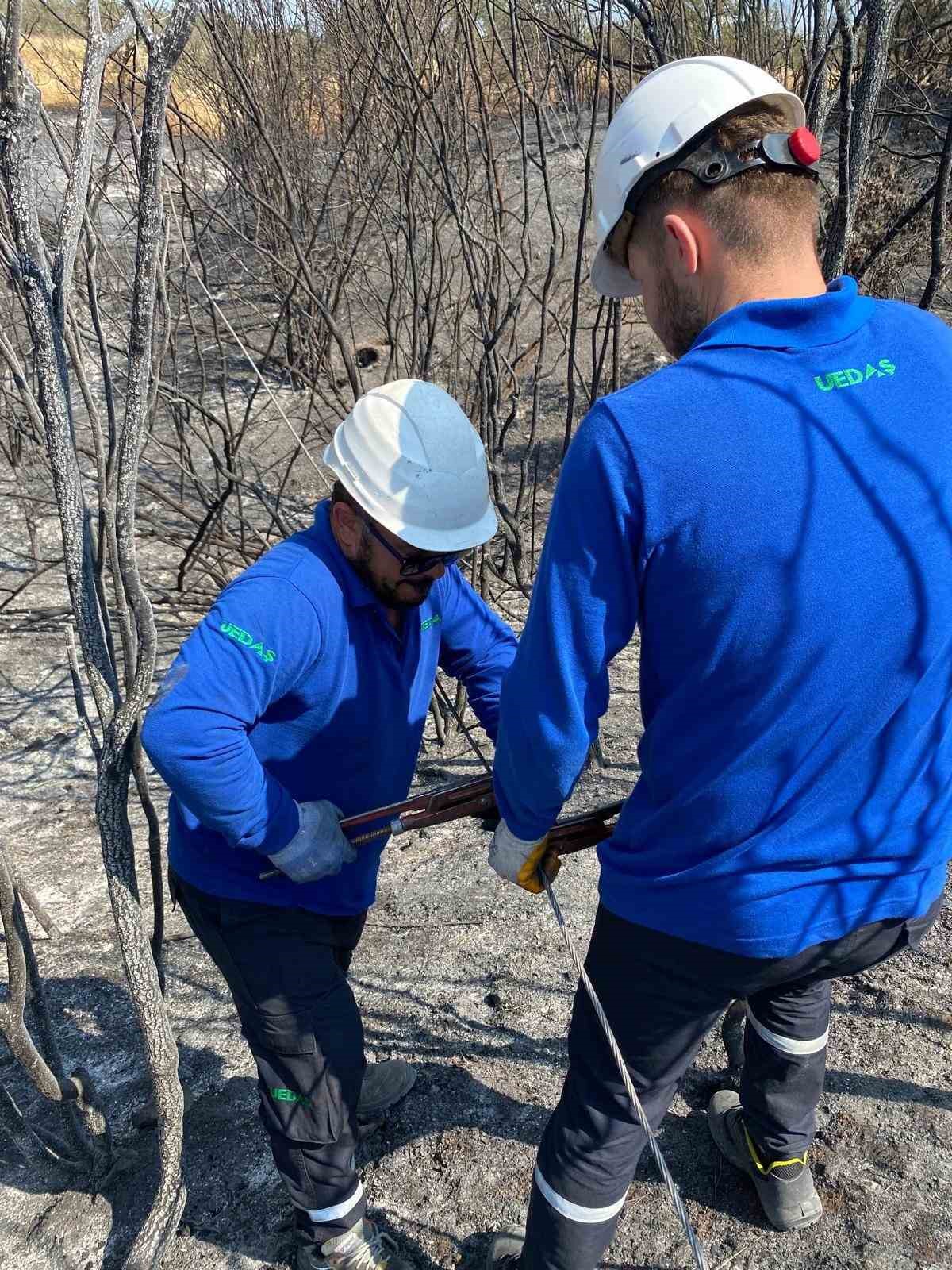 Enerji hatları yangının ardından yeniden onarılıyor