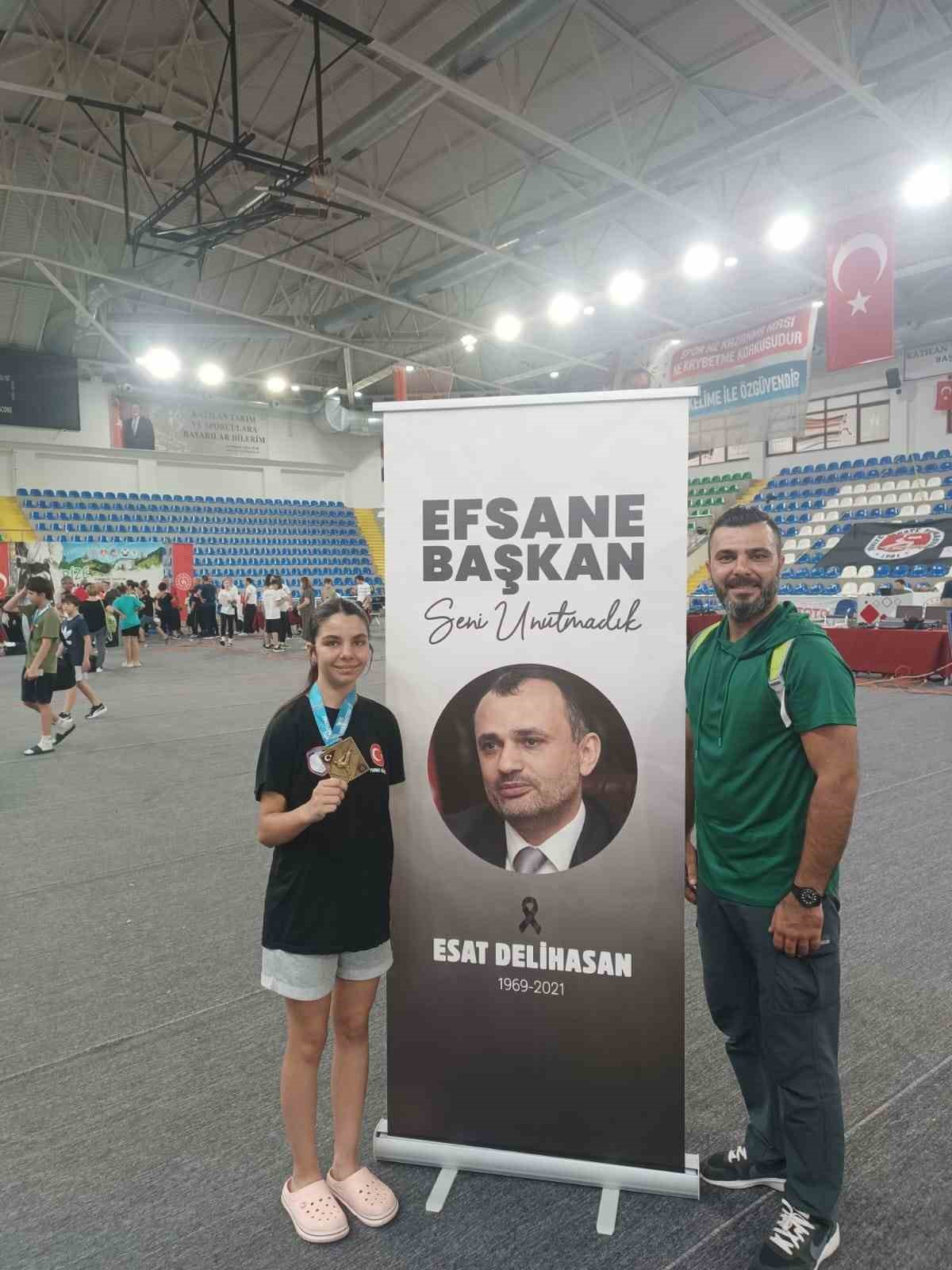 14 yaşında 150’den fazla madalyası var 