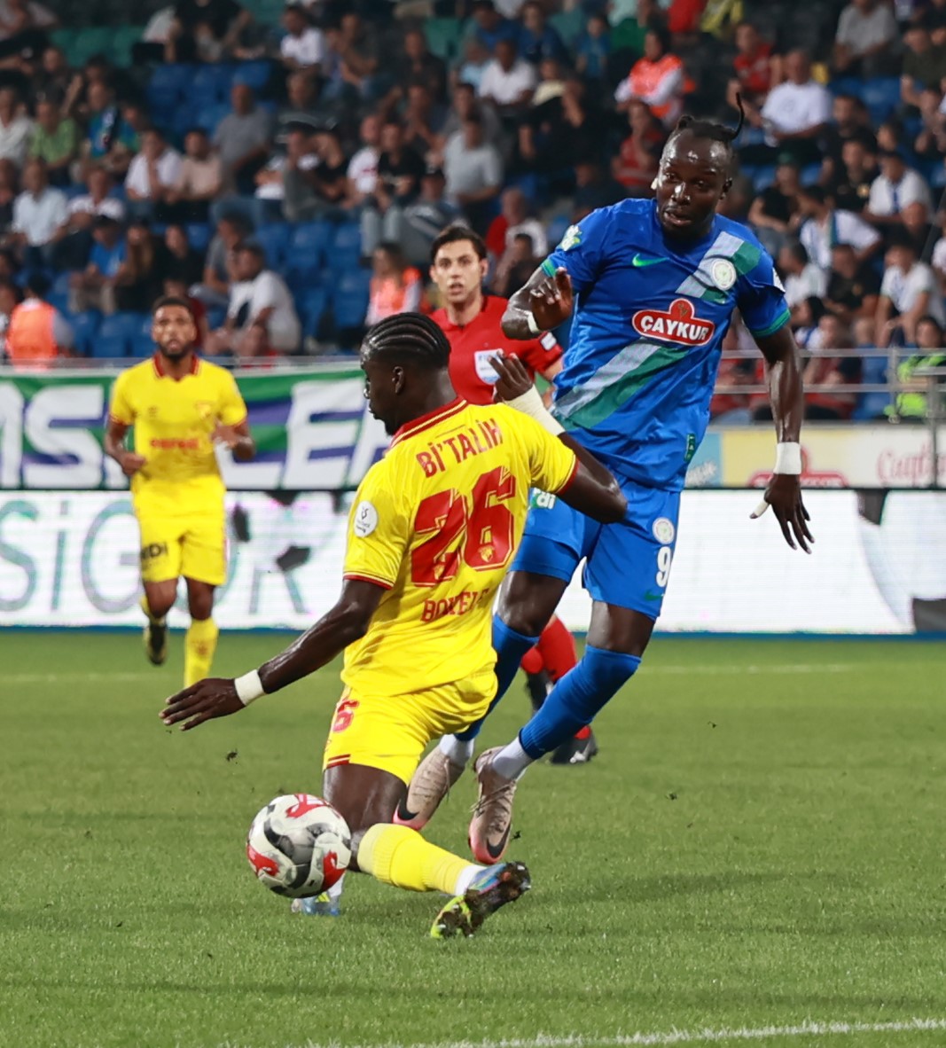 Trendyol Süper Lig: Çaykur Rizespor: 0 - Göztepe: 0 (İlk yarı)
