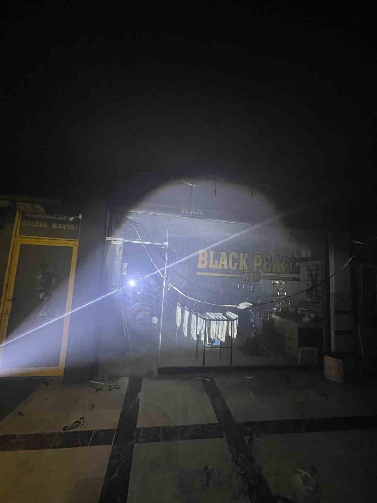 İş merkezinde korkutan yangın