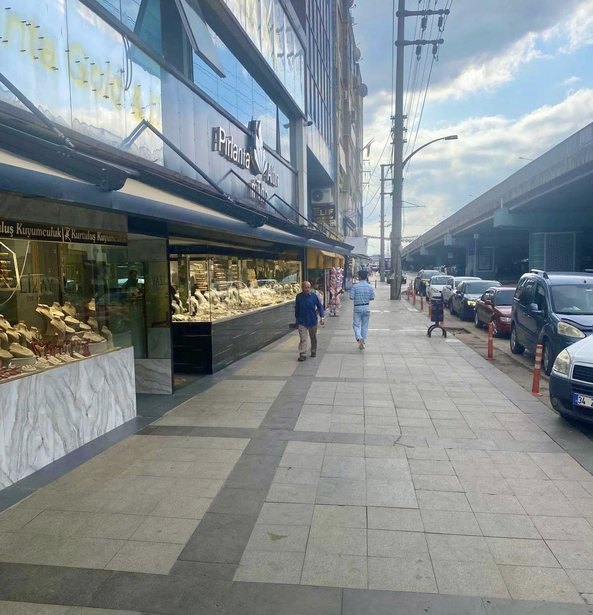 K&ouml;rfez&rsquo;de kaldırım işgallerine ge&ccedil;it yok
