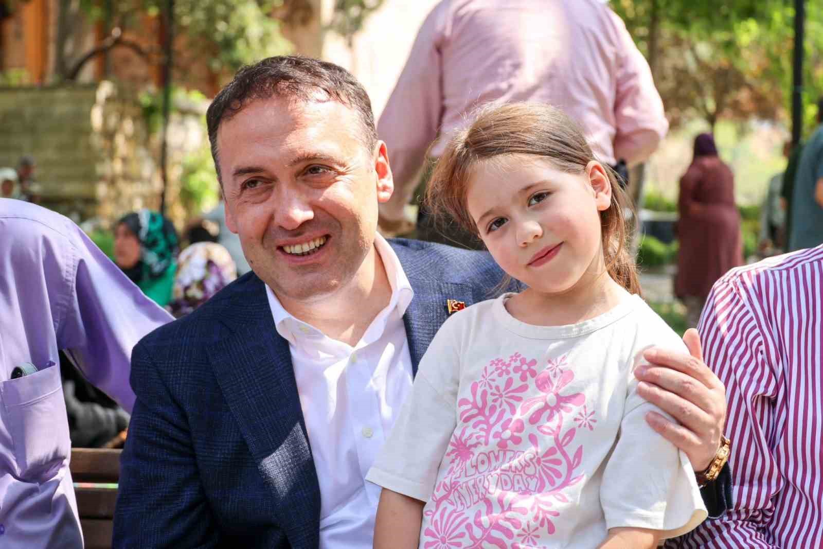 Şeyh Edebali K&uuml;lliyesi&rsquo;nde vatandaşlara şifalı pilav ikramı
