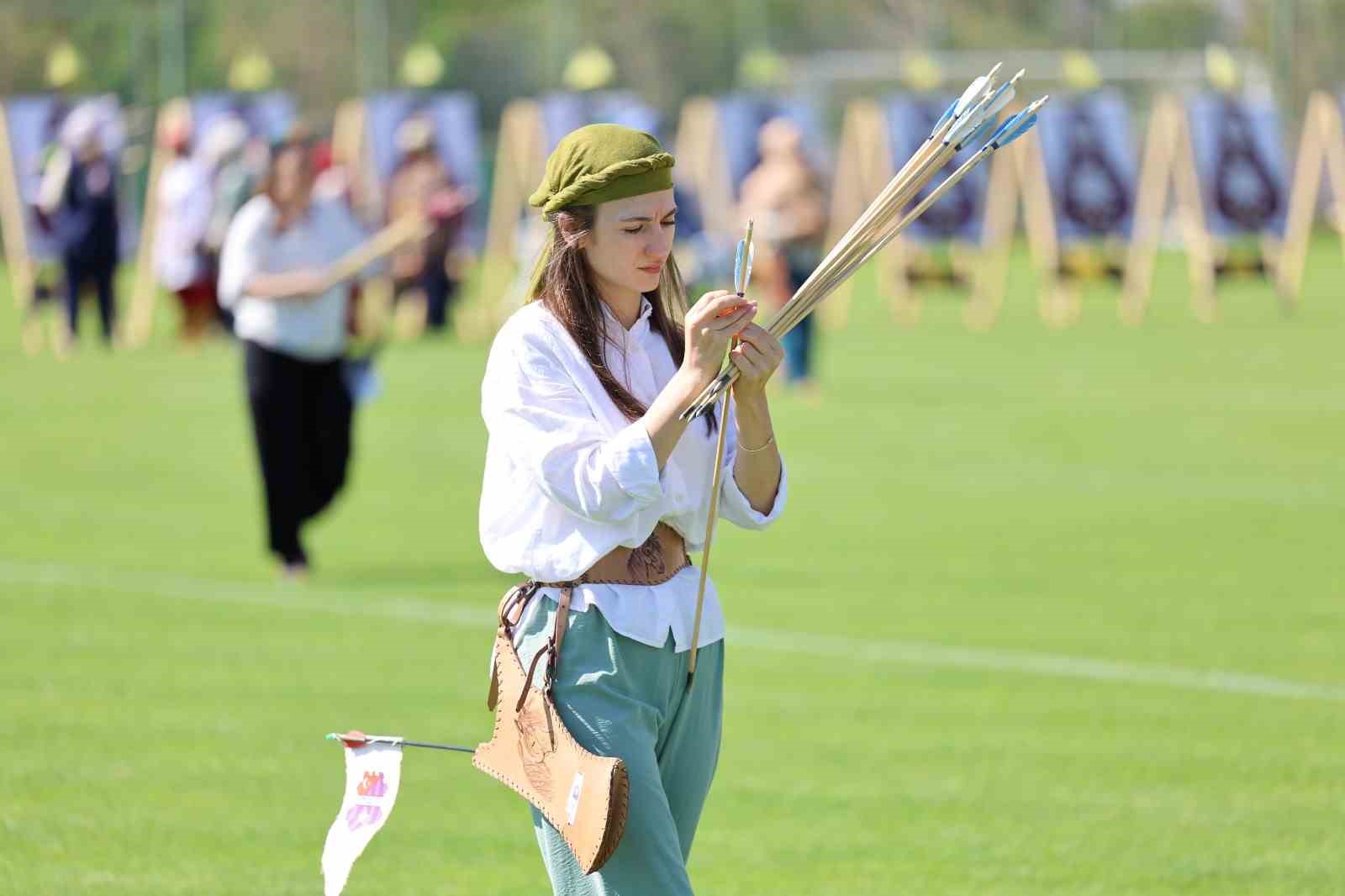 Ok&ccedil;ular Sivas&rsquo;ta derece ve milli takım i&ccedil;in yarışıyor
