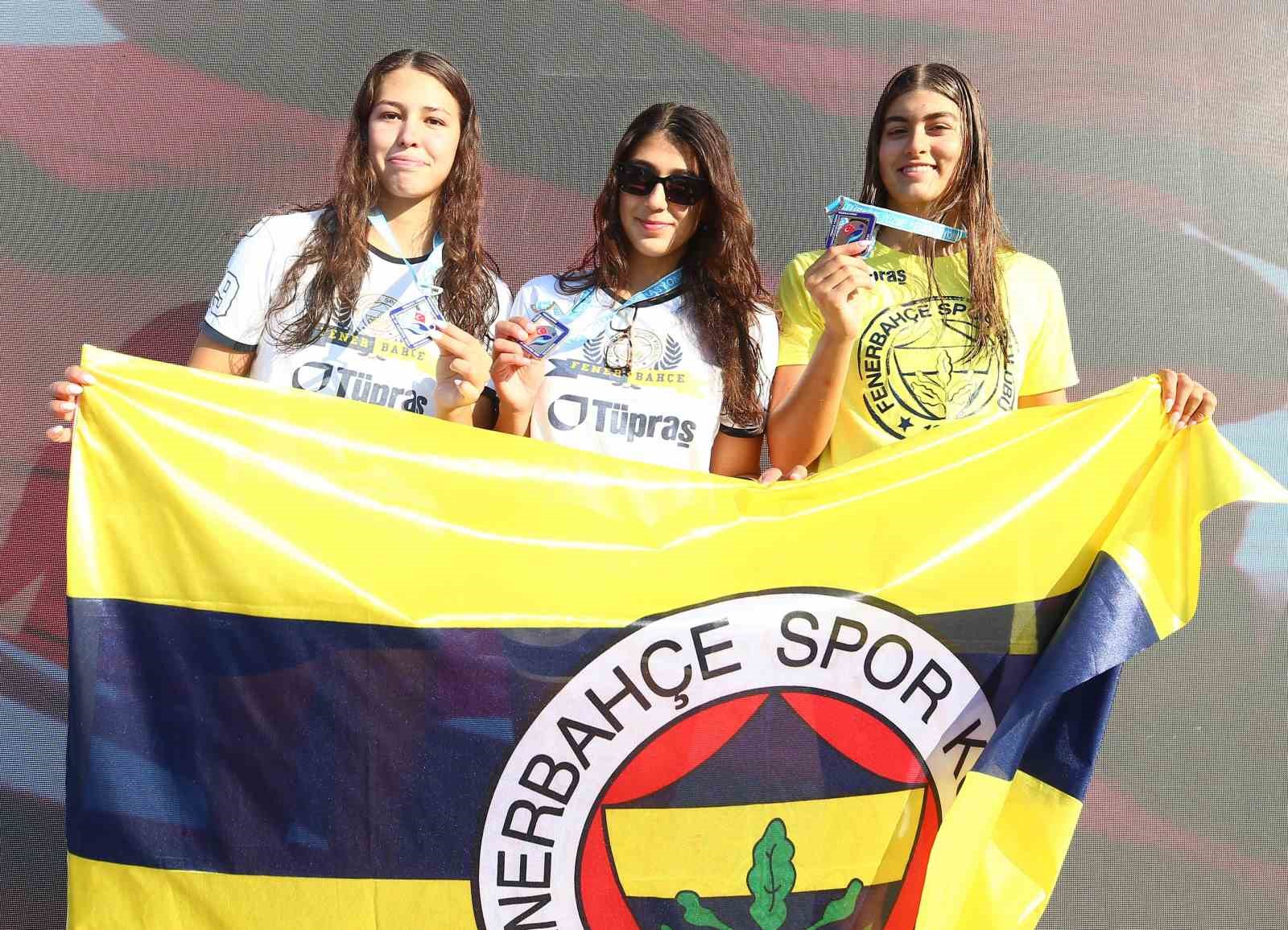 Fenerbah&ccedil;eli y&uuml;z&uuml;c&uuml;ler, T&uuml;rkiye Şampiyonası&rsquo;nda 5 kupa kazandı
