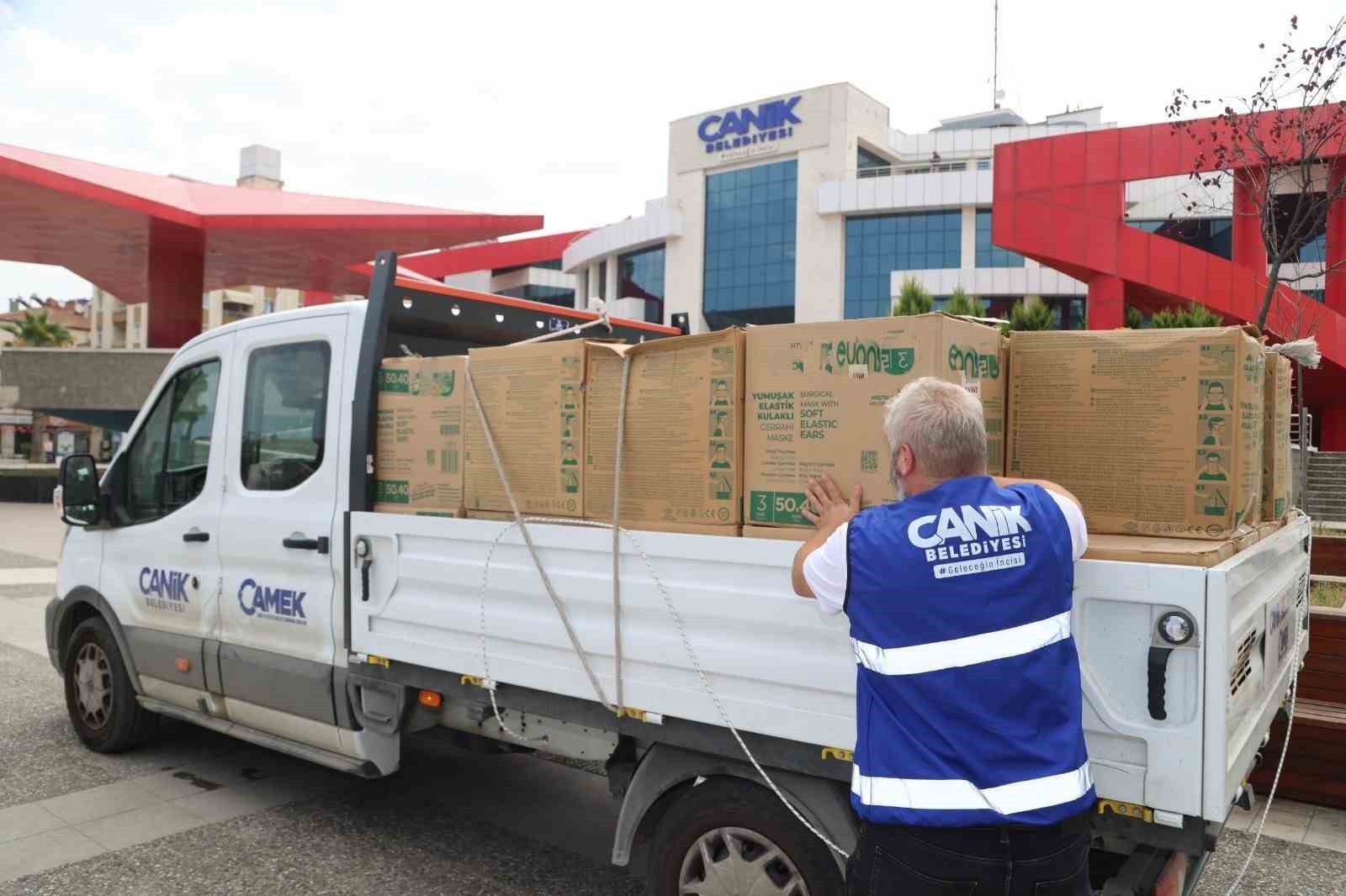 Canik Belediyesi’nden sağlık kurumlarına 100 bin maske desteği