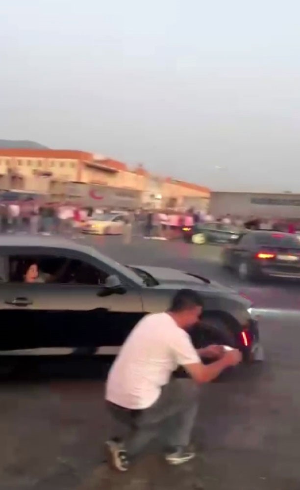 İzmir&rsquo;de drift yapan ara&ccedil;lara ceza yağdı
