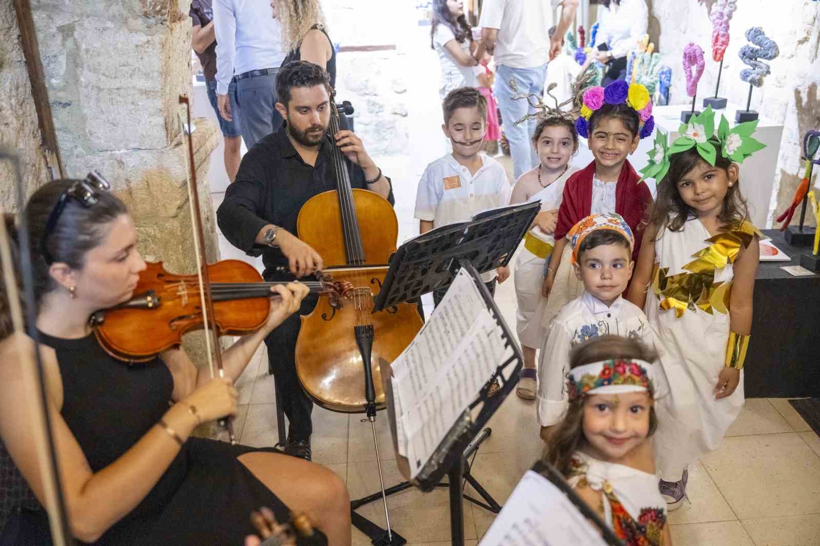 &Ccedil;ocuk Gelişim Merkezlerinde eğitim alan miniklerin eserleri Tarsus&rsquo;ta sergileniyor

