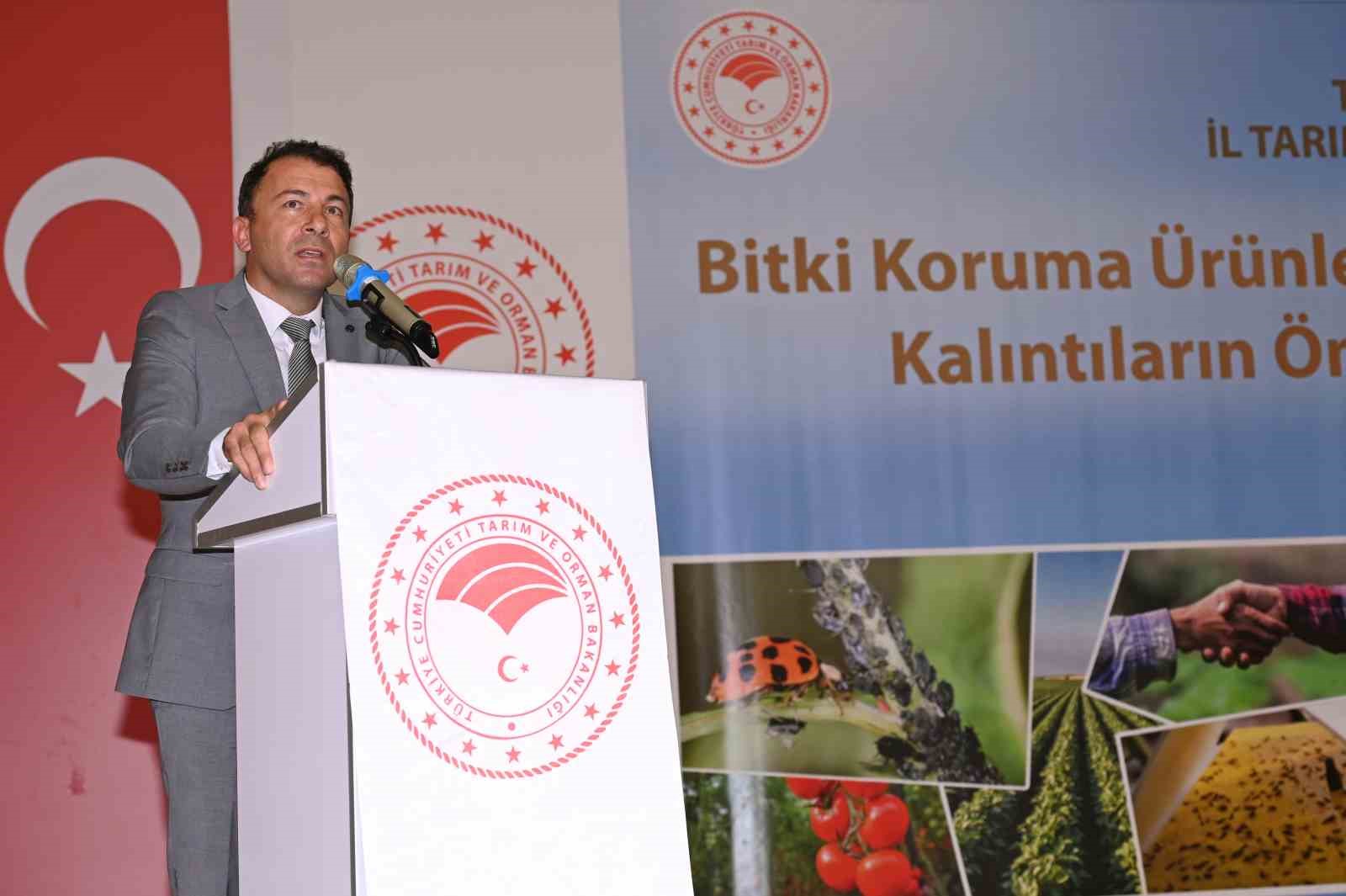 &Uuml;reticiler ve zirai ila&ccedil; bayilerine kalıntıyı &ouml;nleme y&ouml;ntemleri anlatıldı
