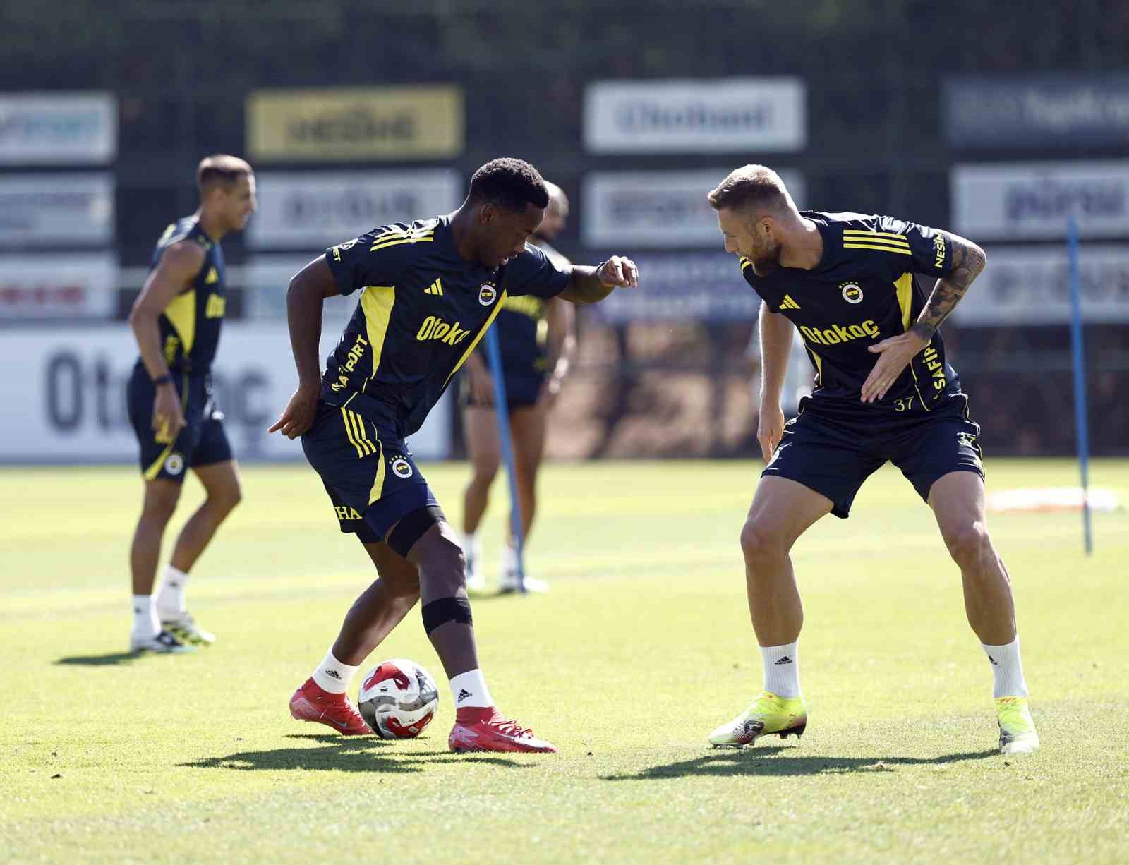 Fenerbahçe, Feyenoord maçı hazırlıklarını sürdürdü