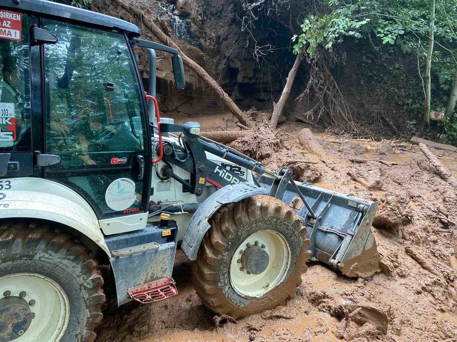 Rize’de şiddetli yağışlar hayatı olumsuz etkiledi