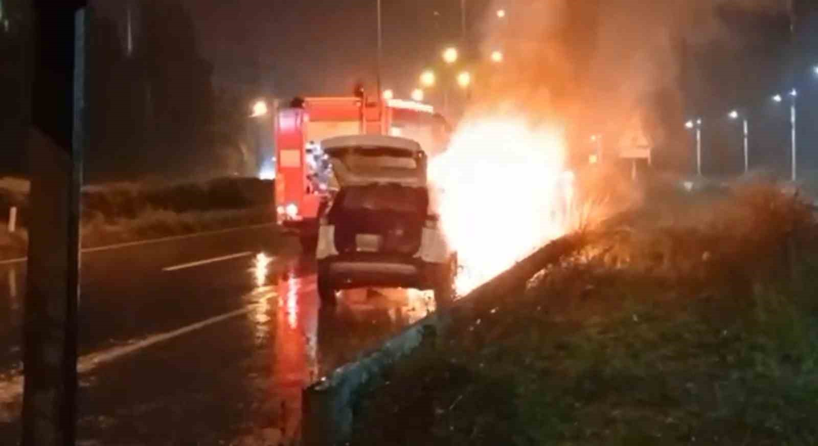 Rize’de seyir halindeki araç bir anda yanmaya başladı
