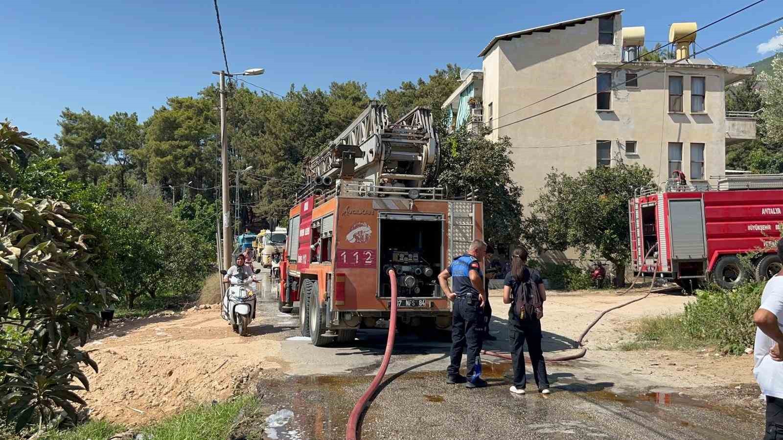 Alanya&rsquo;da mobilya at&ouml;lyesinde yangın
