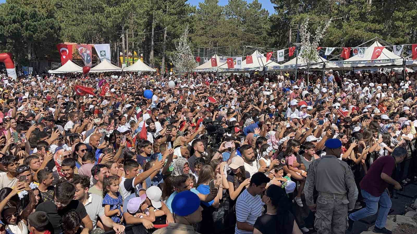 Osmaniye Zorkun Çocuk Şenliği’nde Demet Akalın rüzgarı
