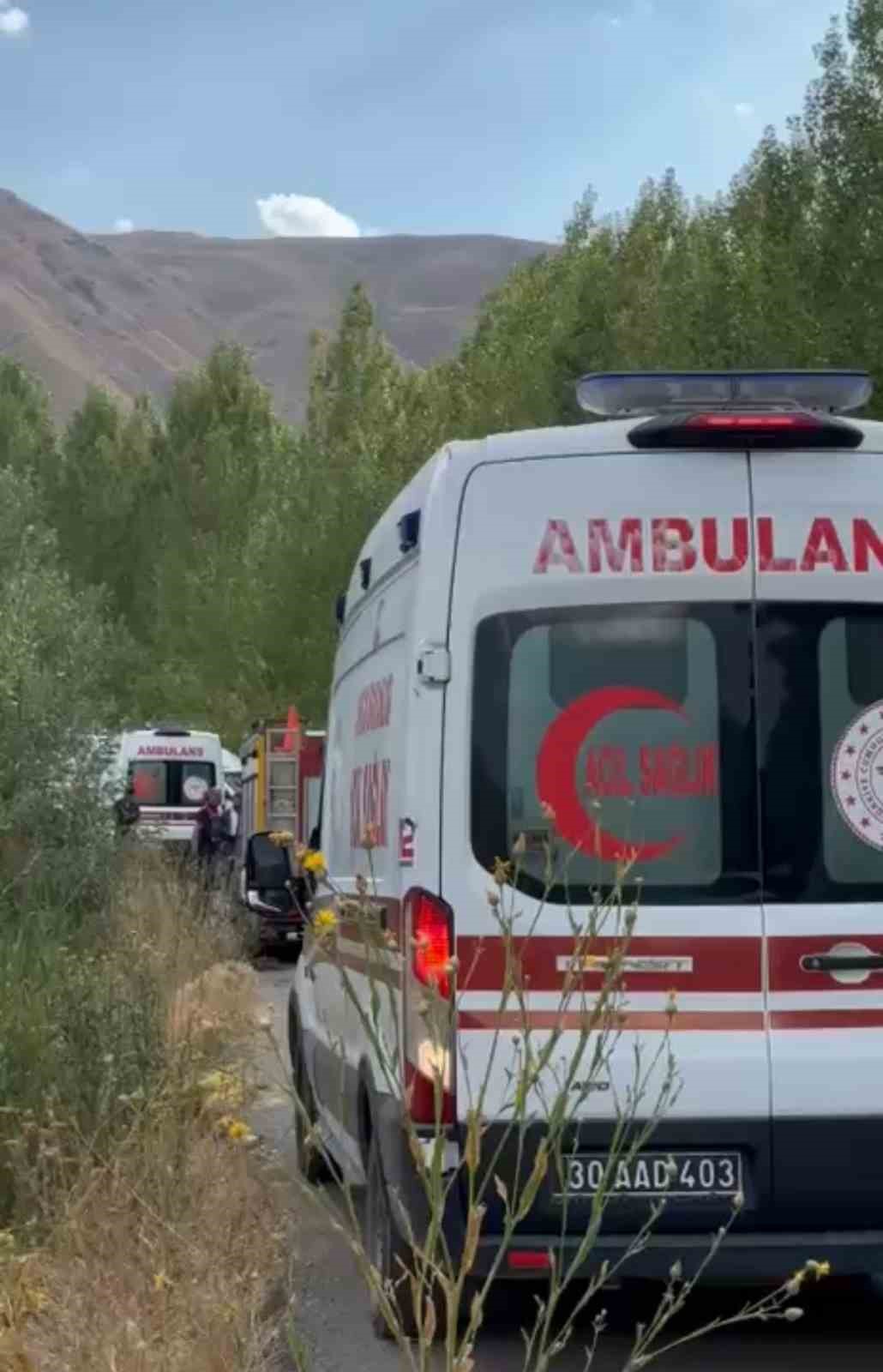 Y&uuml;ksekova&rsquo;da trafik kazası: 3 yaralı
