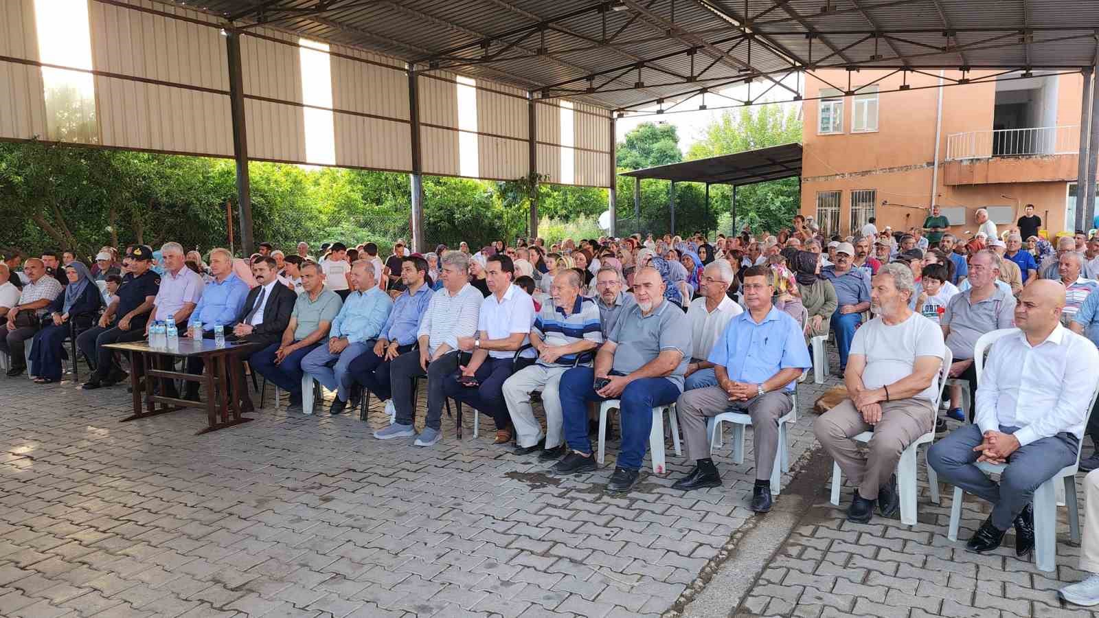 D&ouml;ğ&uuml;şbelen Mahallesi&rsquo;nde aşure geleneği s&uuml;r&uuml;yor
