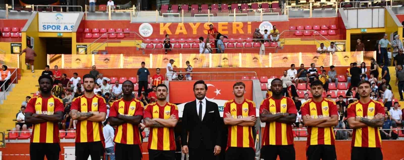 Kayserispor’un yeni transferleri görücüye çıktı