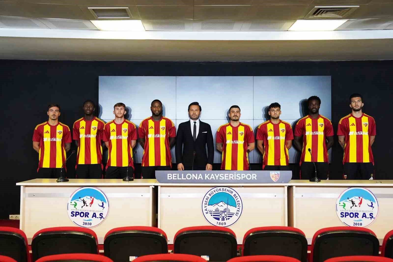 Kayserispor&rsquo;un yeni transferleri g&ouml;r&uuml;c&uuml;ye &ccedil;ıktı
