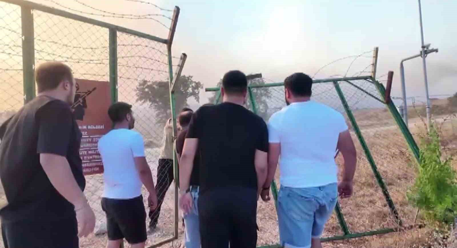 Sakarya’da ağaçlık alanda çıkan yangın askeriyenin mühimmat alanına sıçradı