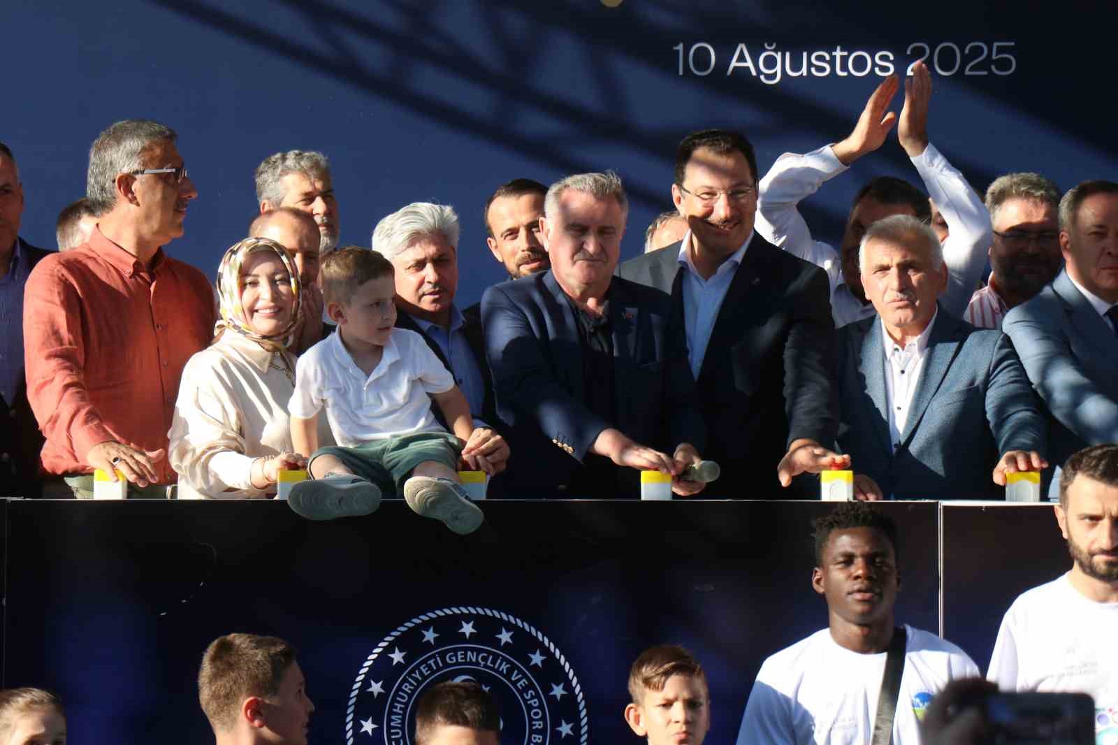 Osman Aşkın Bak: "T&uuml;rkiye FIFA standartlarında uluslararası organizasyonlar yapılabilecek tesislere sahip"
