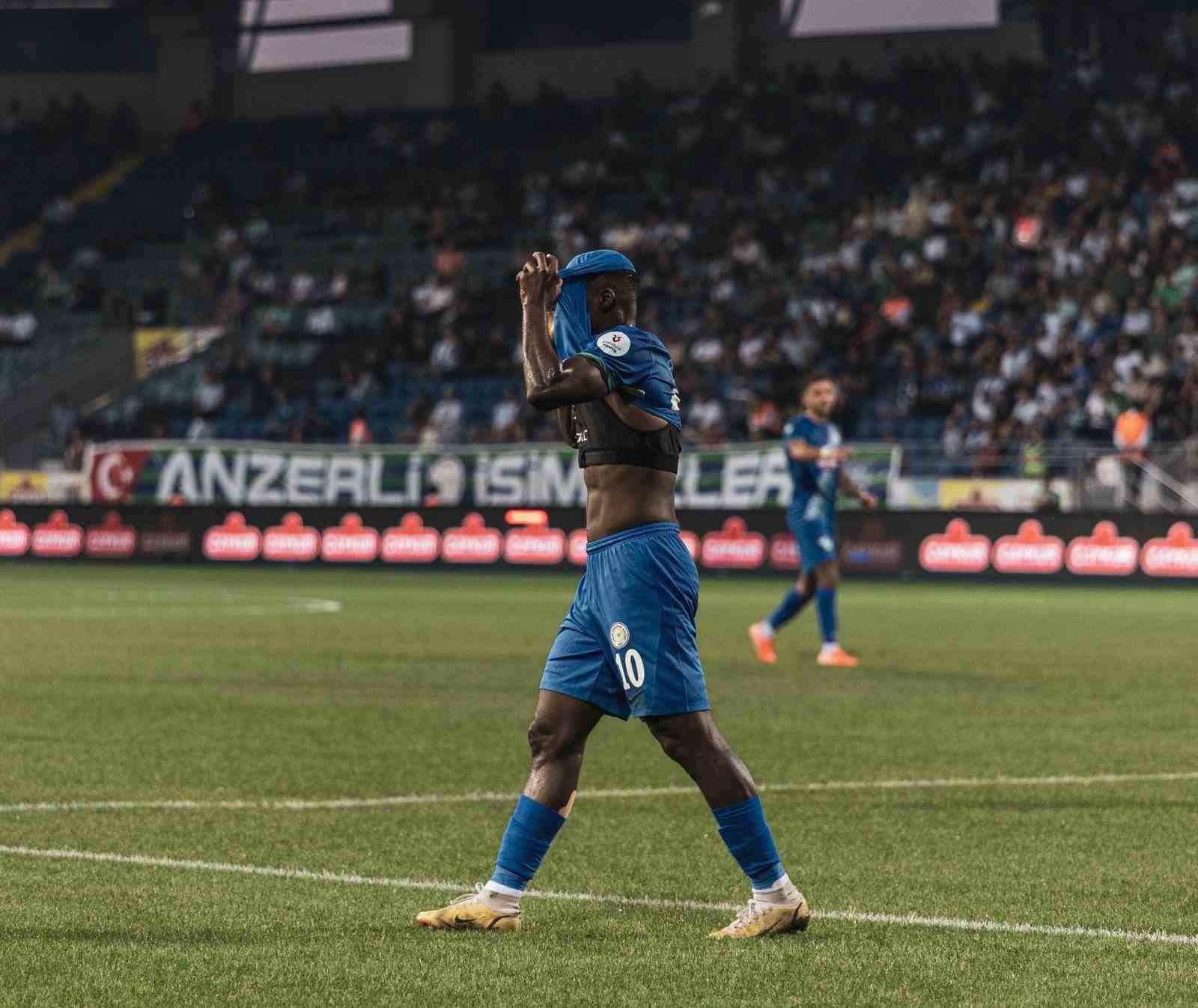 Trendyol Süper Lig: Çaykur Rizespor: 0 - Göztepe: 0 (İlk yarı)