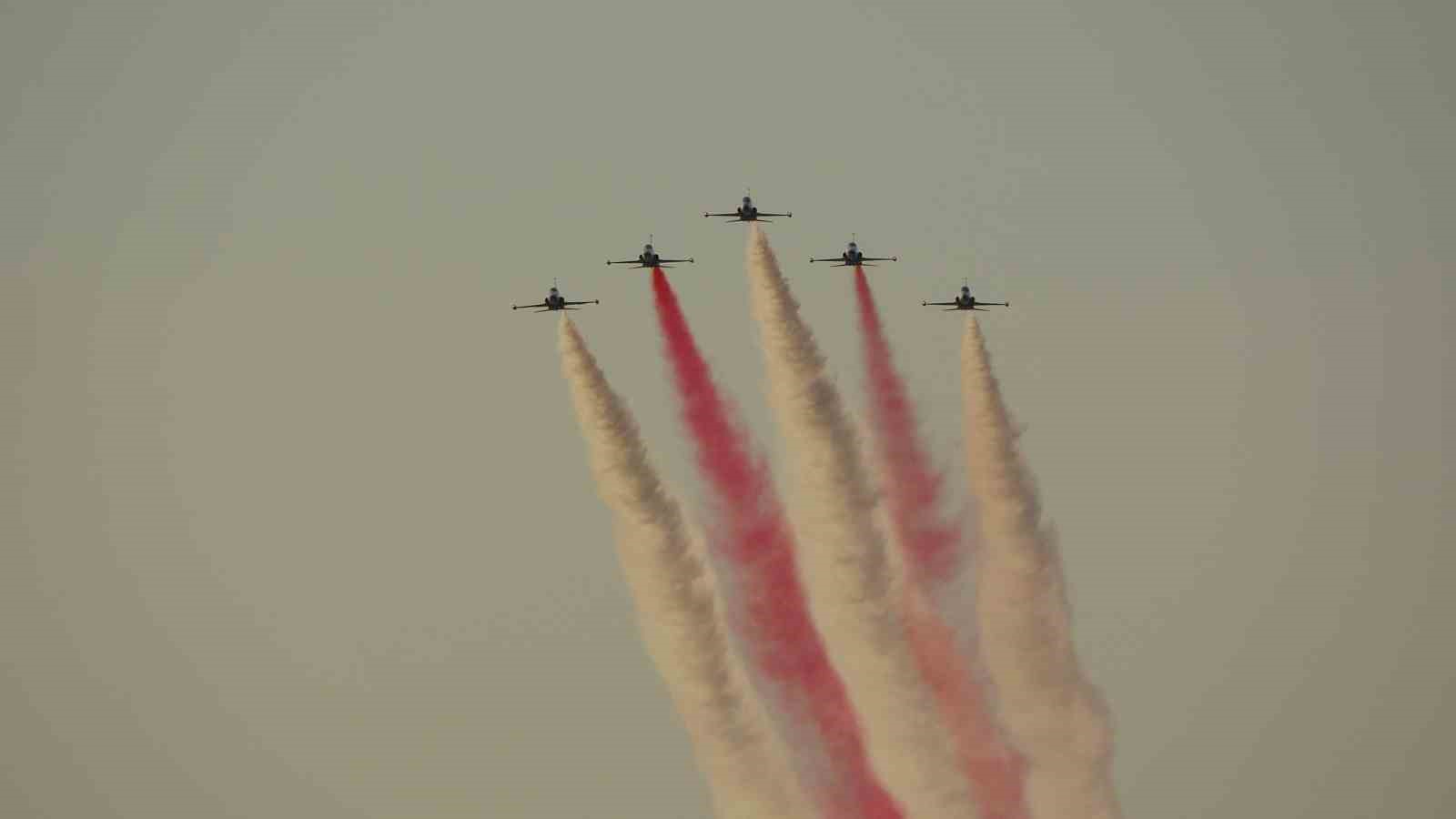 T&uuml;rk Yıldızları Trabzon&rsquo;da nefes kesti
