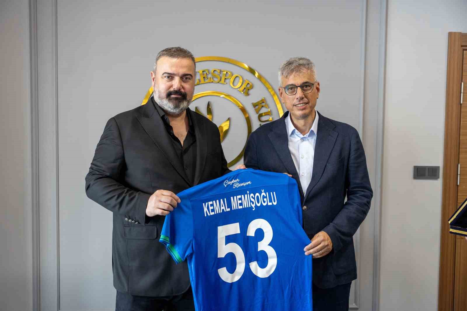 Sağlık Bakanı Kemal Memişoğlu, &Ccedil;aykur Rizespor - G&ouml;ztepe ma&ccedil;ını tr&uuml;b&uuml;nden izledi
