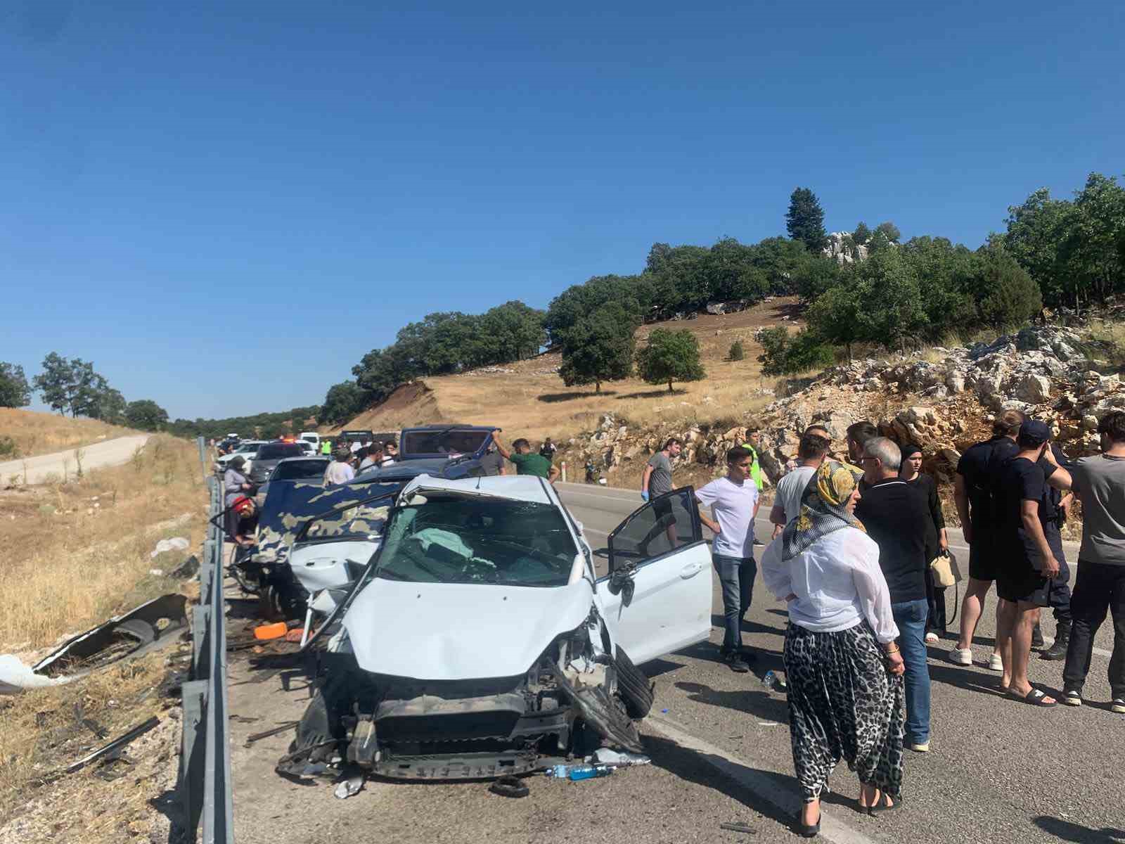 Konya’da üç aracın karıştığı kazada 7 yaralı