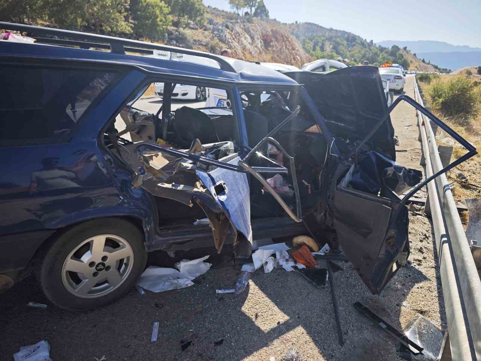 Konya&rsquo;da &uuml;&ccedil; aracın karıştığı kazada 7 yaralı
