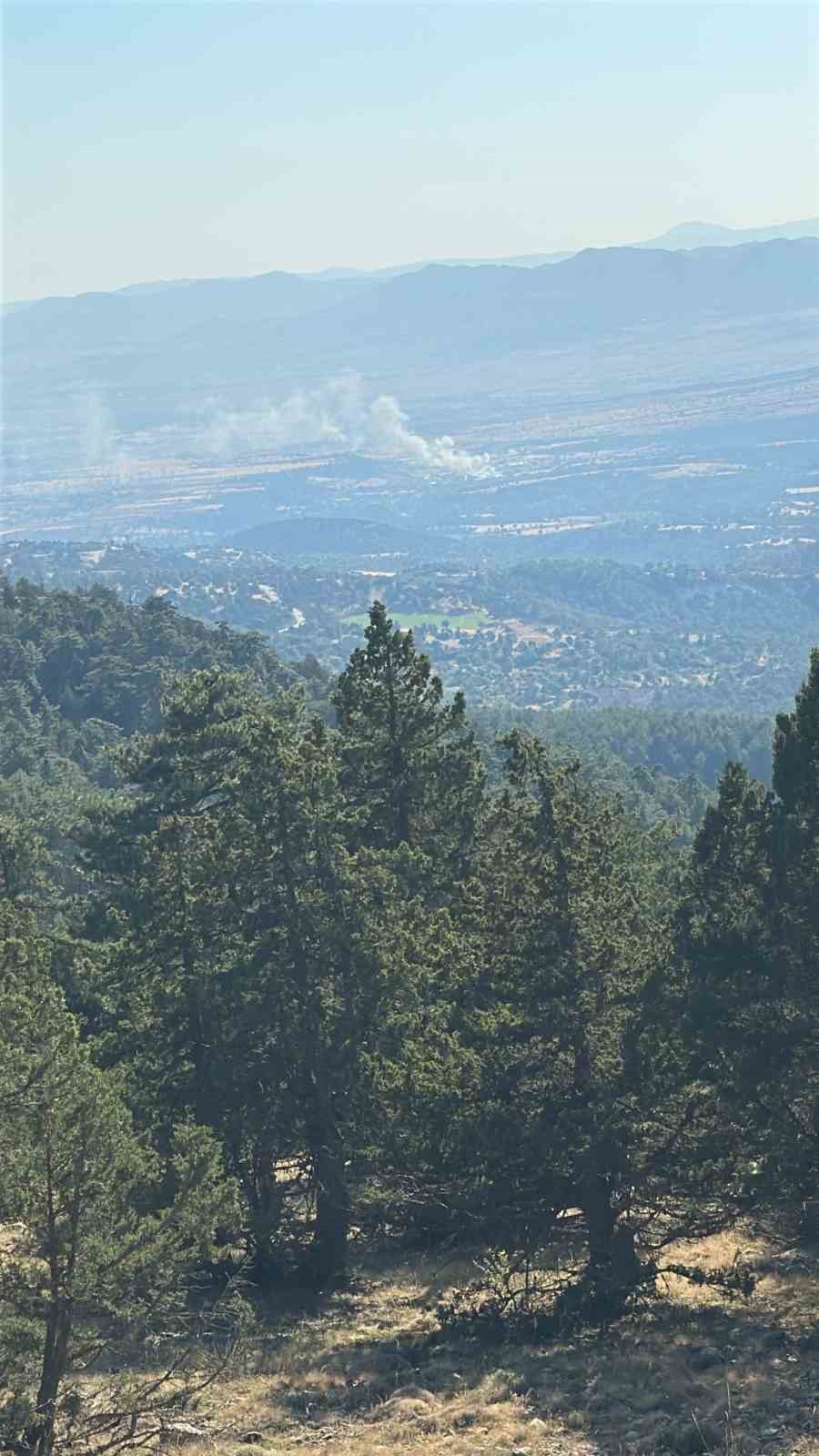 Kaynak makinesinden çıkan yangında ev, araç ve ahır yandı, 3 buzağı telef oldu