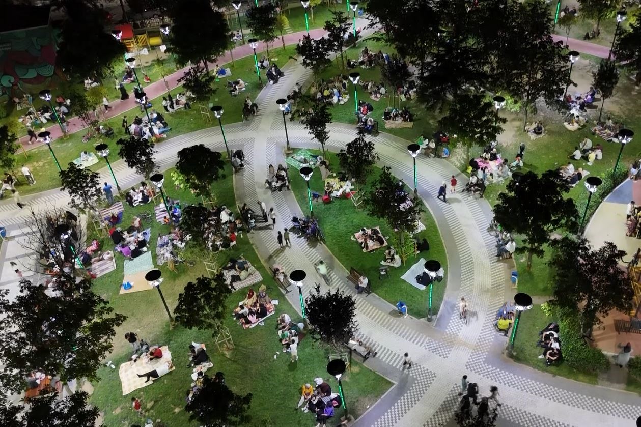 Bahçelievler’de vatandaşlar parklara akın etti