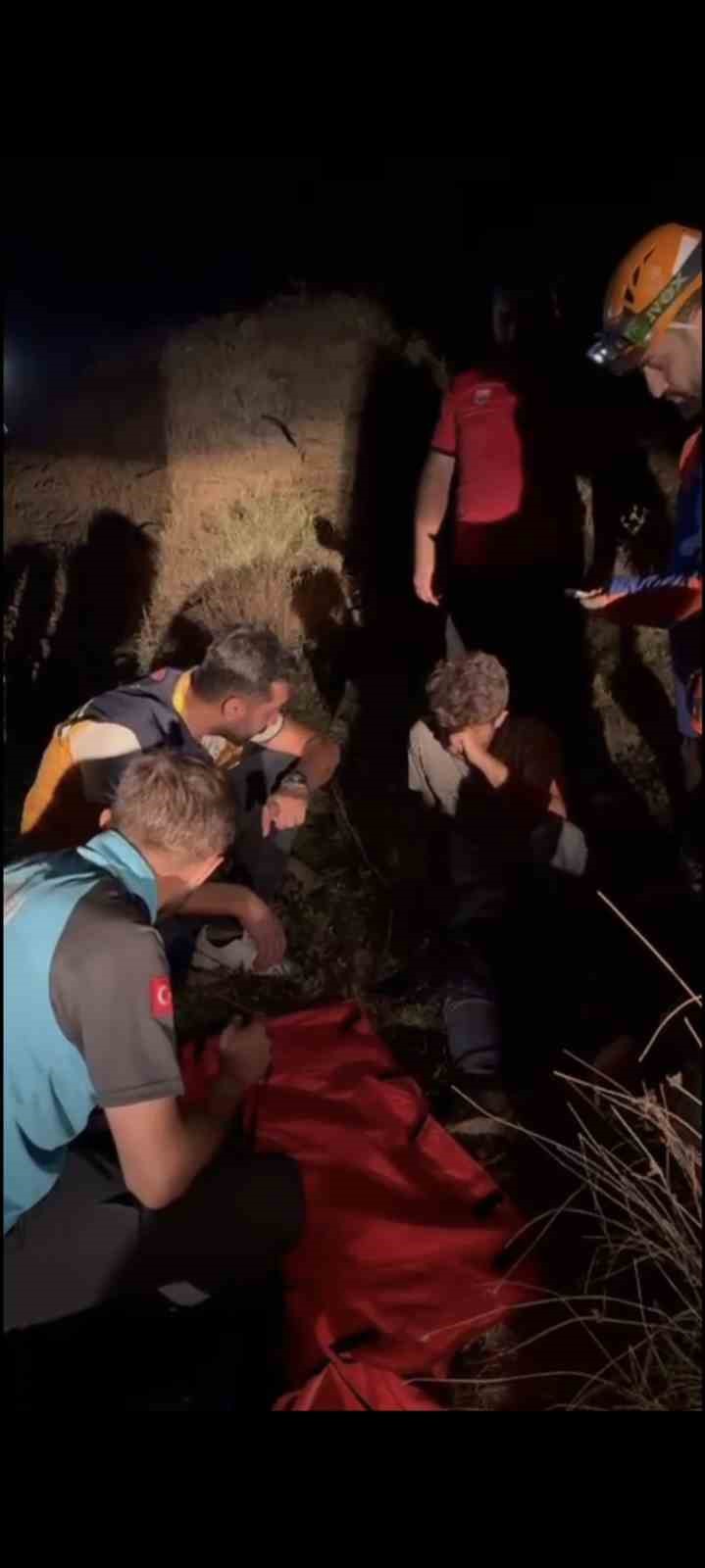 Muş’ta dağlık alanda ayağı kırılan genç kurtarıldı