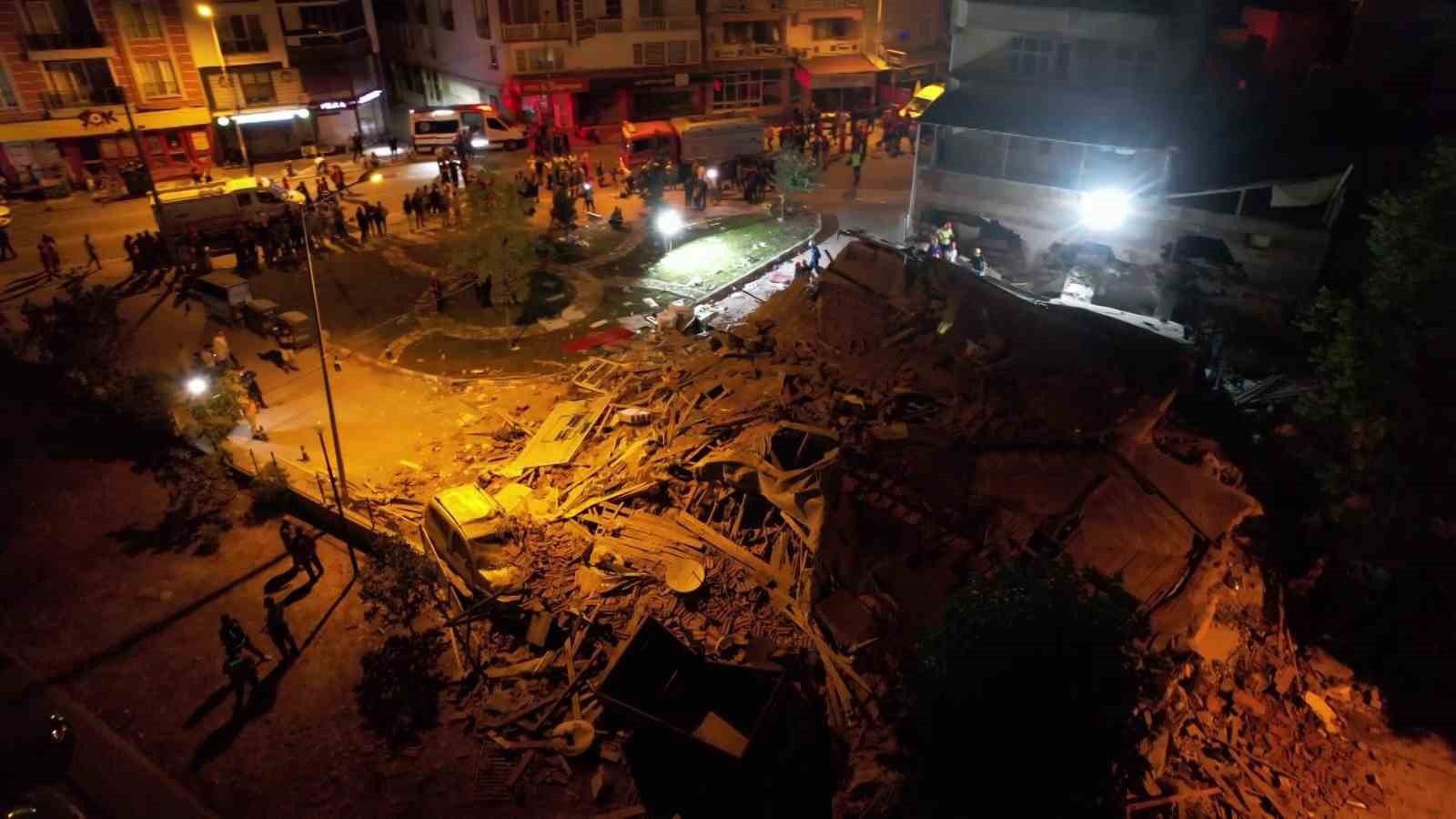 6,1’lik depremde 1 kişinin hayatını kaybettiği enkaz havadan görüntülendi