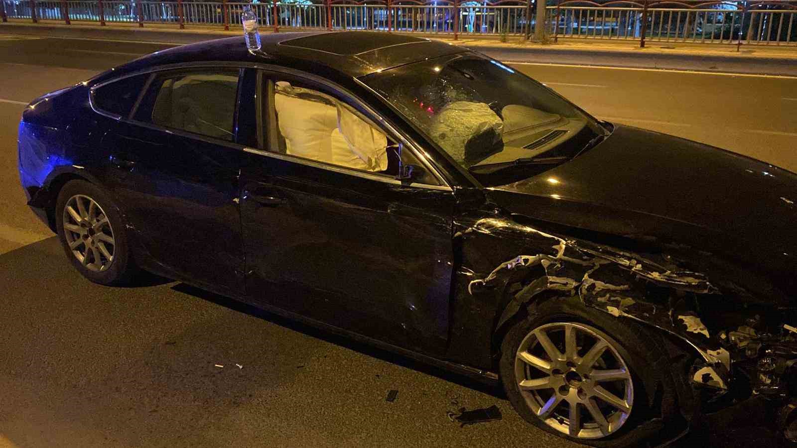 Ters yöne dönmeye çalışan otomobil kazaya neden oldu: 1 yaralı