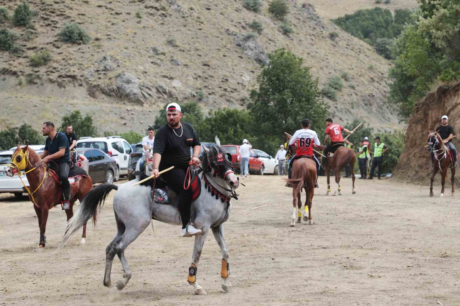 Bayburt’un Dövmekaya köyünde piknik şöleni düzenlendi