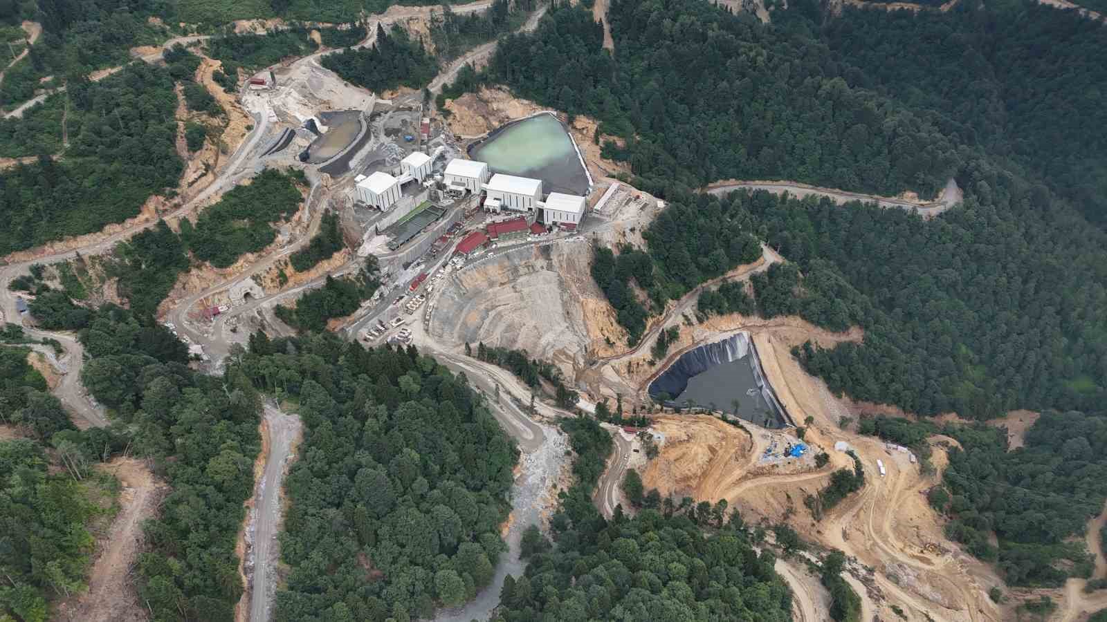 Maden atıkları dereyi kirletiyor, doğal yaşamı tehdit ediyor