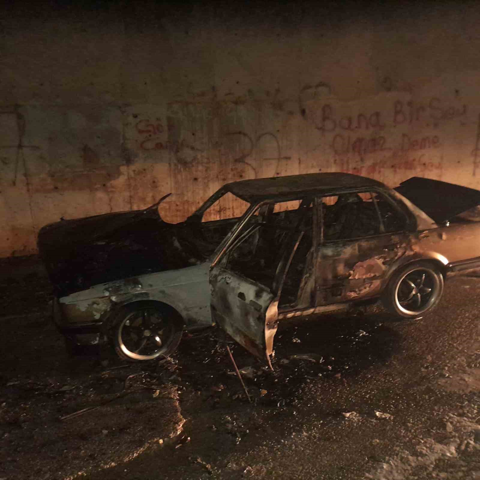 Kastamonu’da alevlere teslim olan forklift ve otomobil kullanılmaz hale geldi