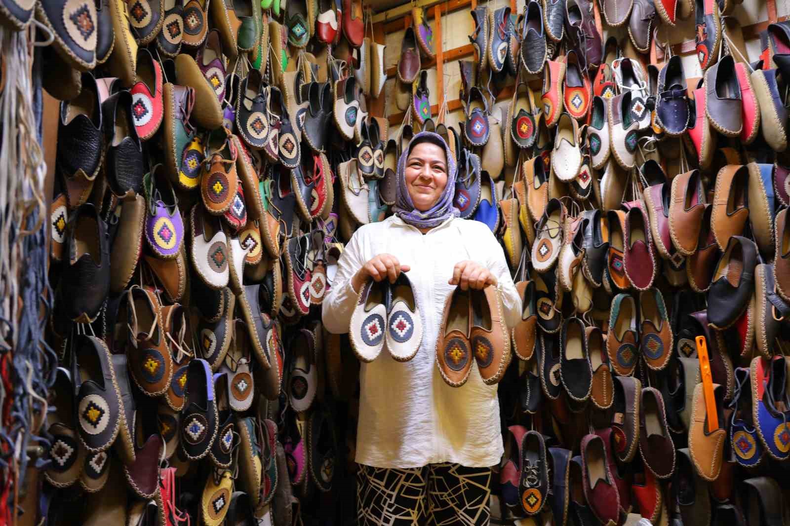 Dünyaca ünlü filmlerin kostümlerinde yer alan Maraş yemenisi üretimi sürüyor