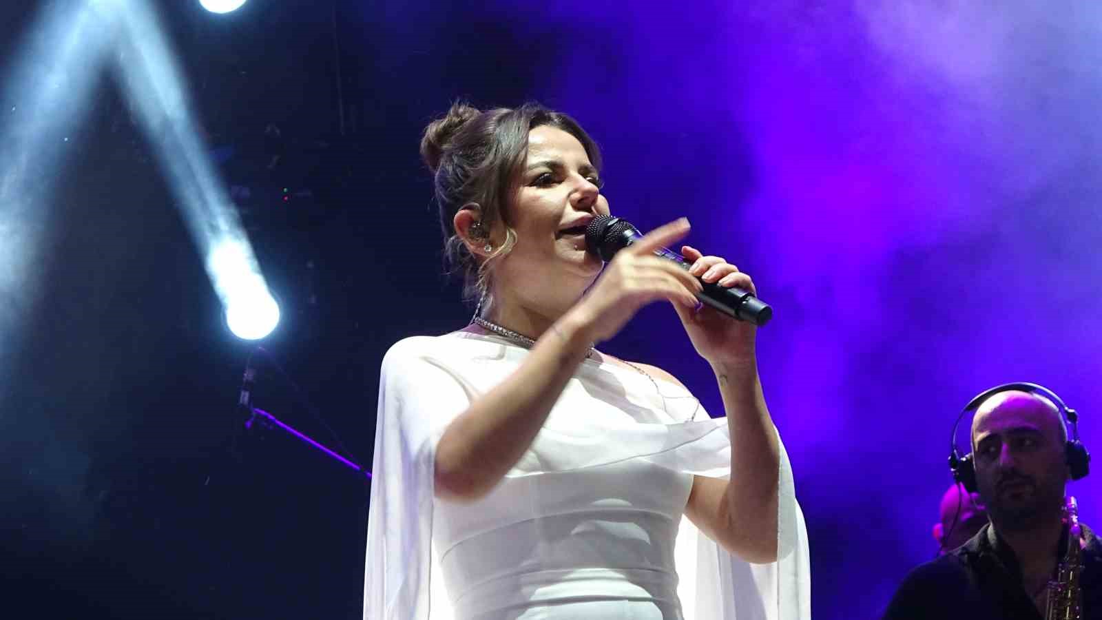 Sorfest’in son gününde Atilla Yılmaz ve Merve Özbey rüzgarı esti