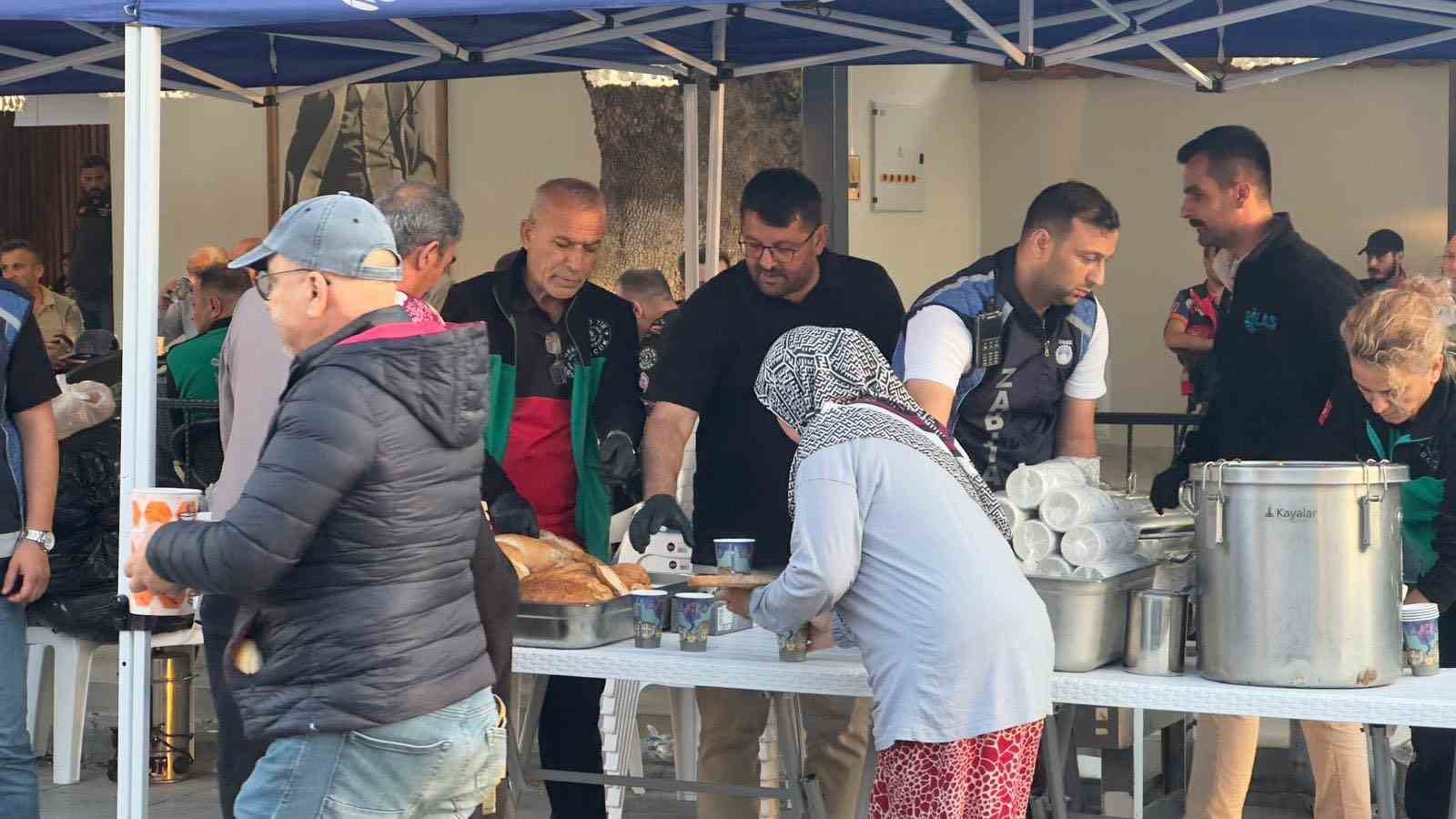 Gölcük, Balıkesir halkına desteğe koştu